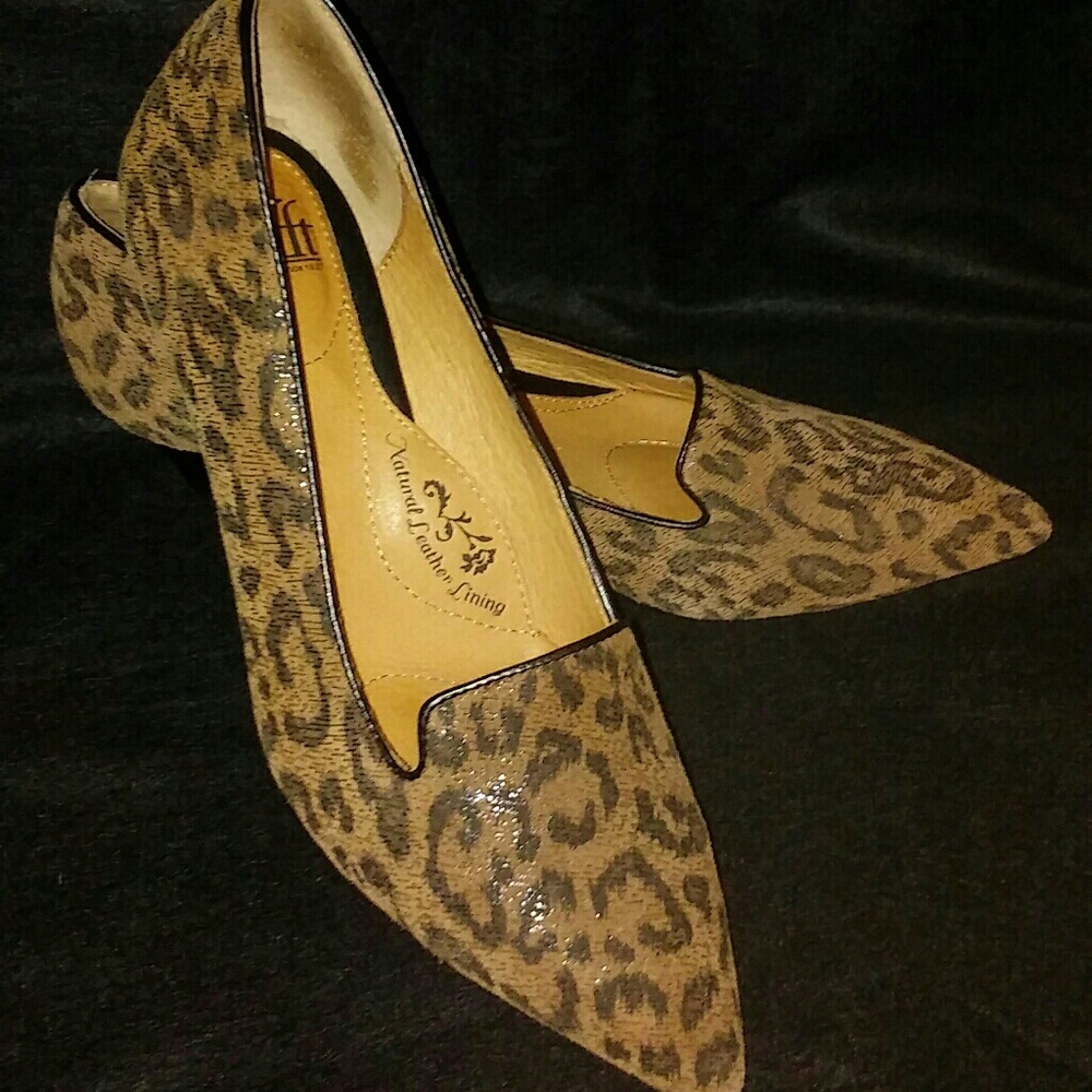 Leopard print pumps
